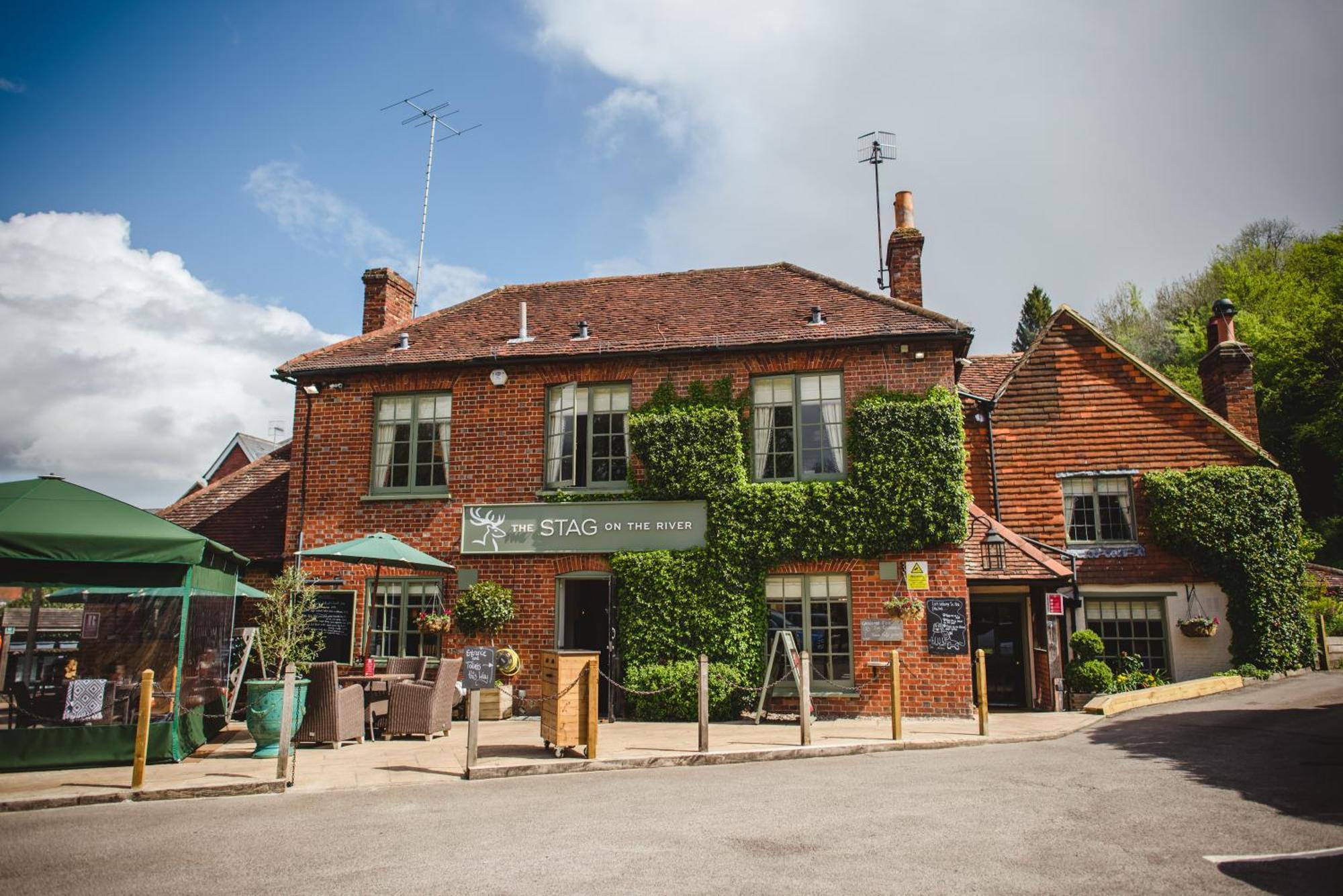 The Stag On The River Godalming Exterior photo