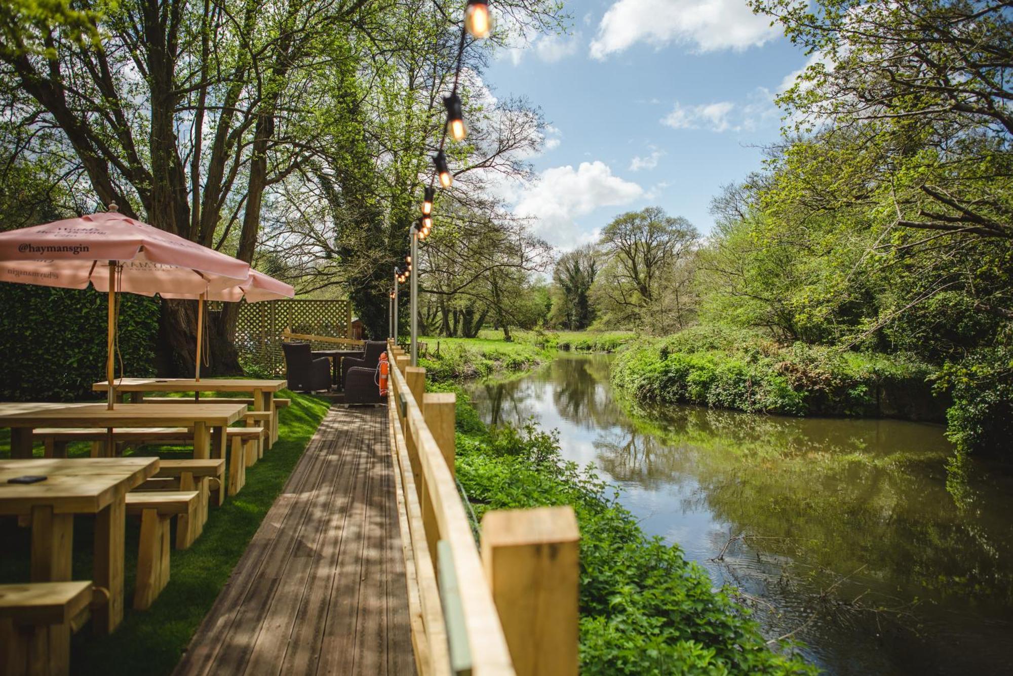 The Stag On The River Godalming Exterior photo